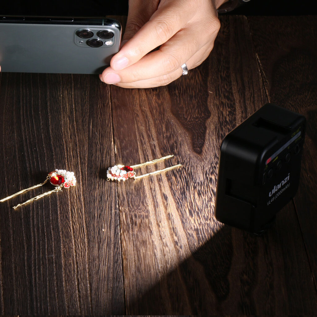 Ulanzi vl49 mini led video light แสงสว่างระดับมืออาชีพในขนาดกะทัดรัด (1)