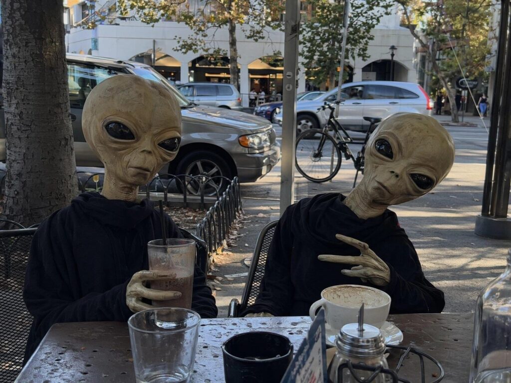 Imgi 562 images 2 aliens
